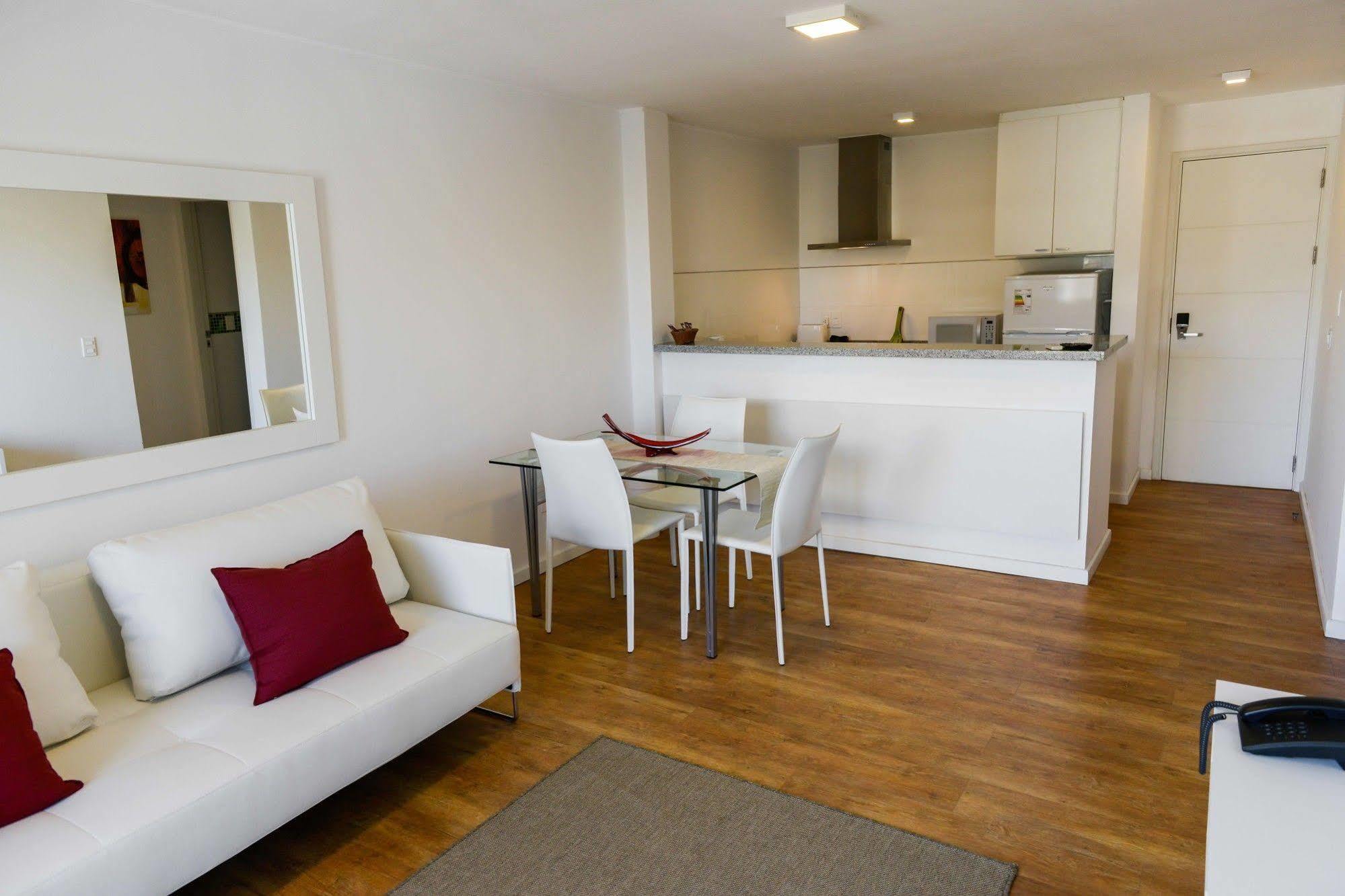 Merit Montevideo Apart & Suites Exterior photo